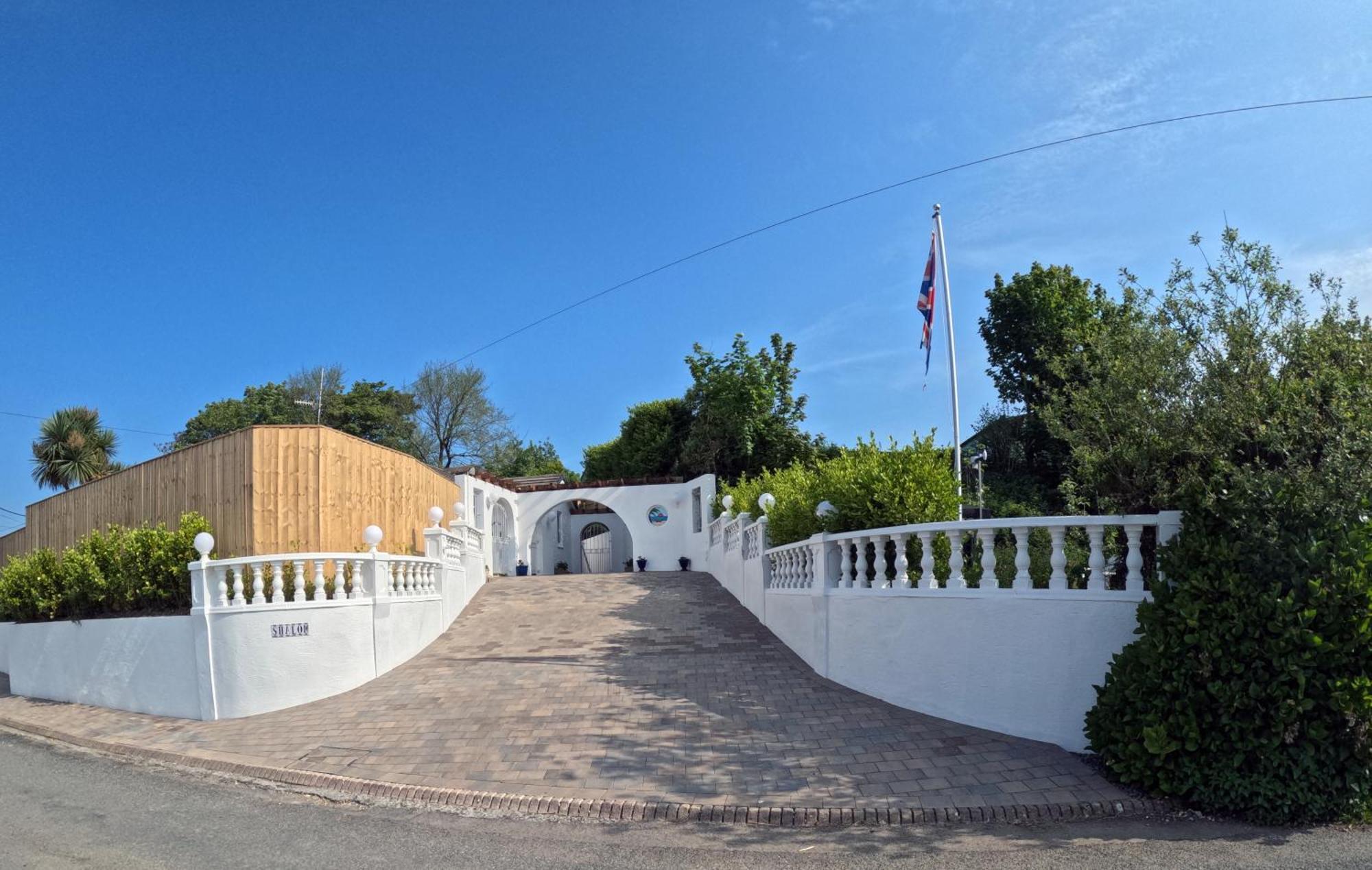 Family Bungalow With Private Pool Kilgetty Εξωτερικό φωτογραφία