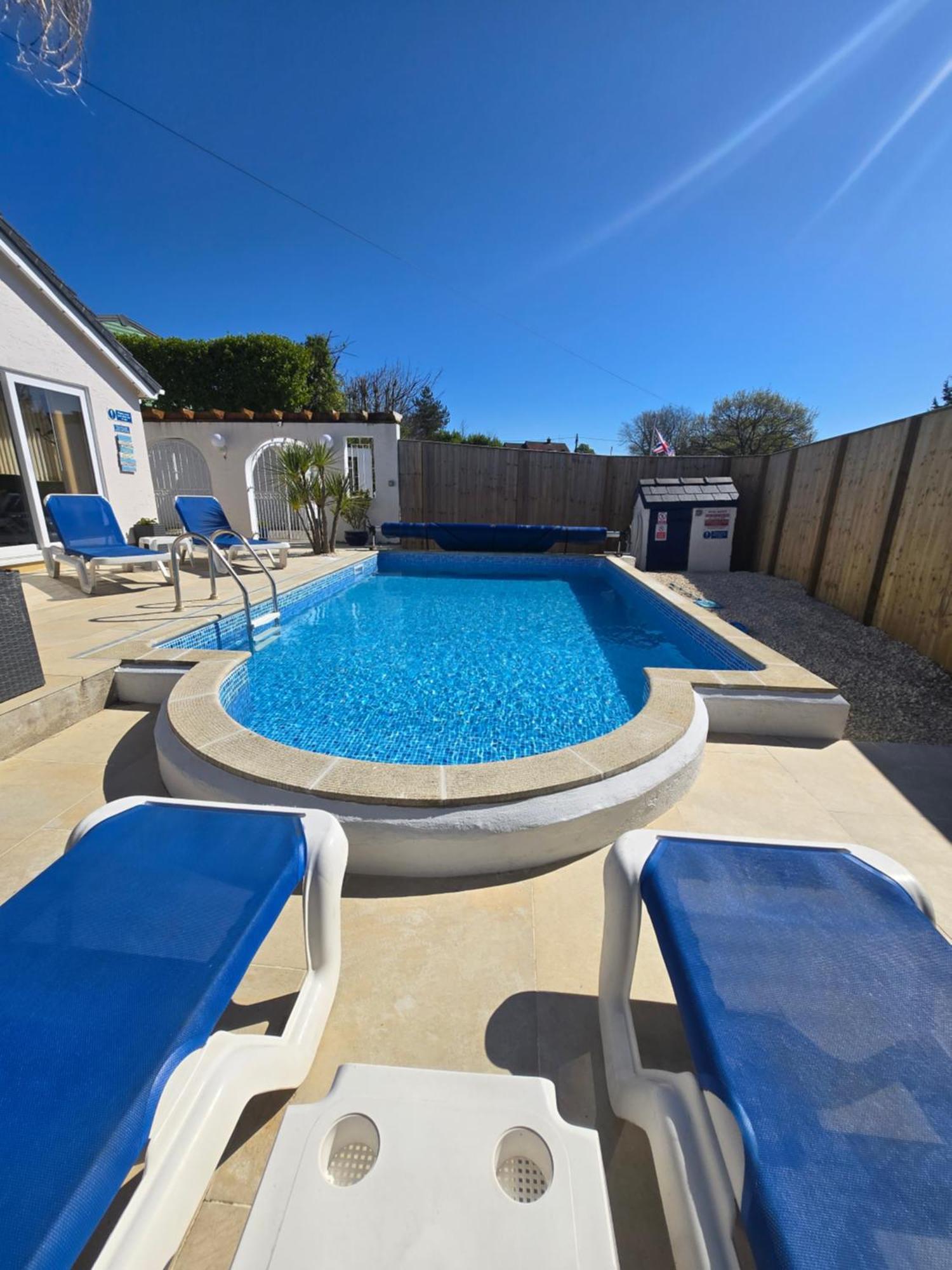 Family Bungalow With Private Pool Kilgetty Εξωτερικό φωτογραφία