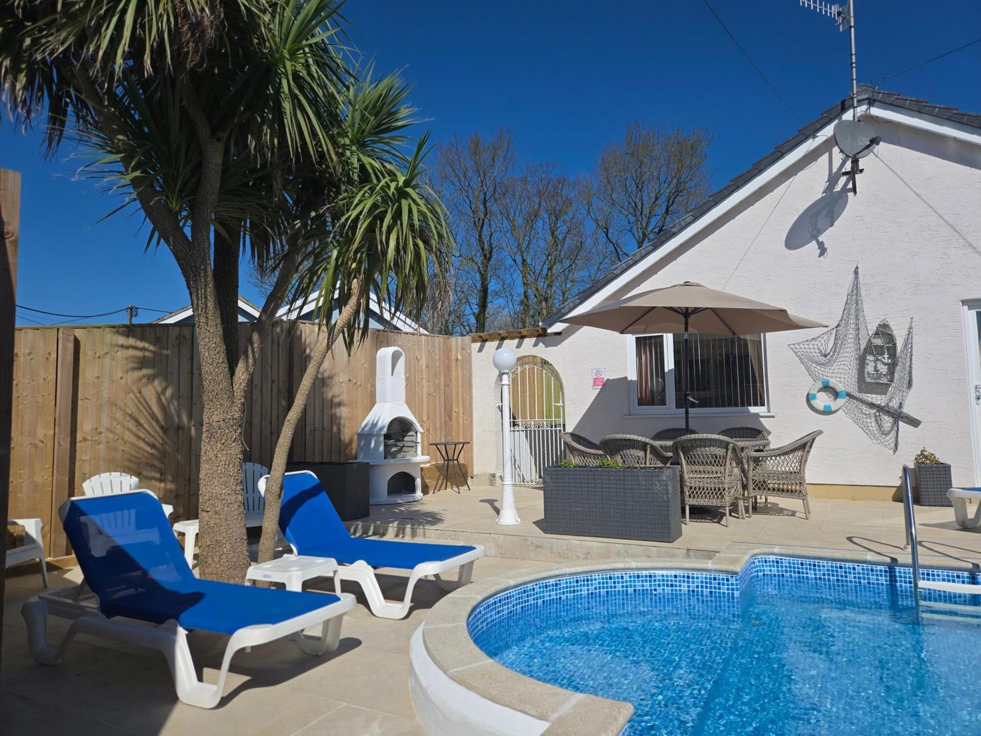 Family Bungalow With Private Pool Kilgetty Εξωτερικό φωτογραφία