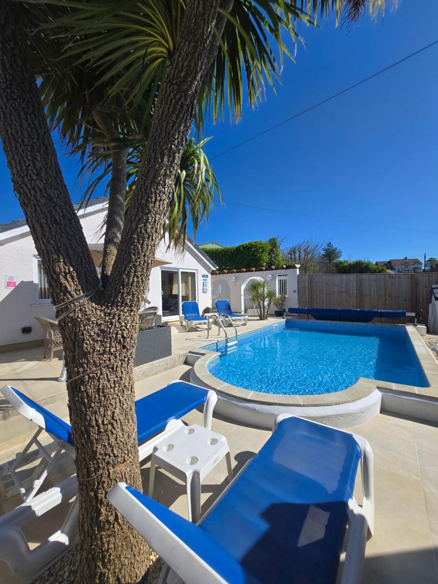 Family Bungalow With Private Pool Kilgetty Εξωτερικό φωτογραφία